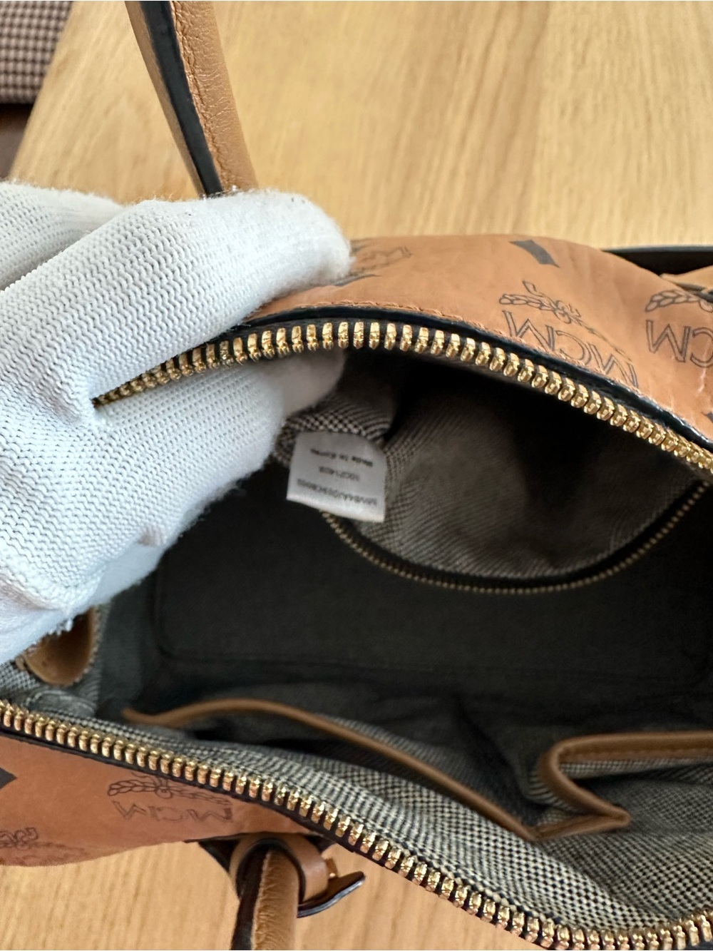 MCM Boston bag with COA - Picture 10 of 16